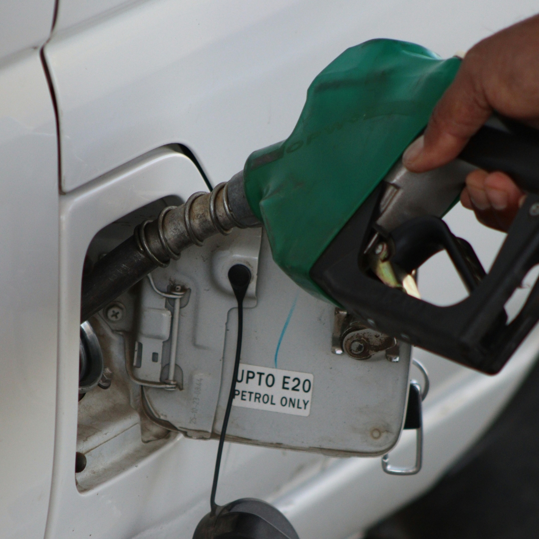 Filling vehicle with gas